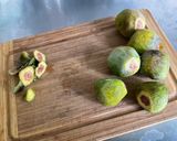 Une image de l'étape 1 de Compote de duo de figues au miel de printemps.