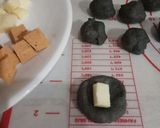 Foto langkah ke 4 dari resep Black&Fun Pizza.