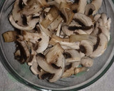 Foto del paso 2 de la receta: Crema de champiñón a base de salsa bechamel