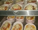 Foto langkah ke 9 dari resep Pizza mini homemade.