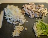 Foto del paso 1 de la receta Espaguetis con champis puerro y almendras, con queso azul