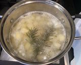 Foto del paso 1 de la receta: Sorpresas de Papas (croquetas rellenas de panchos)