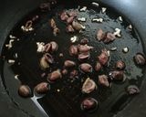 Foto del passaggio 4 della ricetta Gnocchi alla puttanesca con mandorle
