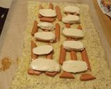 Foto del paso 2 de la receta: Rollo relleno de salchichas, quesos y salsa de champiñones