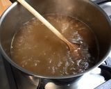 Une image de l'étape 2 de Semoule de blé fine façon purée au bouillon de bœuf et coriandre hachée.