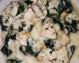 Foto del paso 7 de la receta: Pollo con espinacas, piñones y leche evaporada