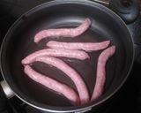 Foto del paso 2 de la receta: Rehogado de arvejas con salchichas frescas y arroz blanco
