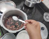 A picture of step 3 of Dal Makhni.