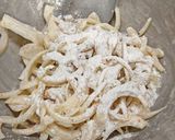 รูปขั้นตอนการทำที่ 3 ของ หอมใหญ่ทอด (Onion Fritters)