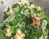 Foto langkah ke 3 dari resep Nasi goreng daun kelor.