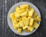 Foto del paso 1 de la receta: Postre de piña al brandy con canela