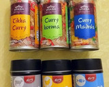 Foto del paso 1 de la receta: Muslos de pollo al curry madrás con azafrán infusionado