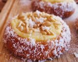 Foto del paso 8 de la receta Bollitos brioche con crema, piñones y coco