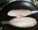 Foto del paso 2 de la receta: Lenguadina a la plancha con picada de ajos y pimentón
