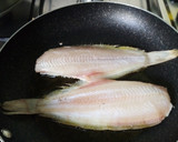 Foto del paso 2 de la receta: Lenguadina a la plancha con picada de ajos y pimentón