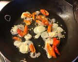 Foto langkah ke 2 dari resep Tumis Ikan Sarden.