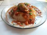Puré de papa con salsa blanca de verdeo y salsa con chorizo