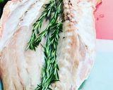 Foto del paso 2 de la receta: Robalo a la Crema Kalamata y Romero, acompañado de Champiñones y Cebolla Roja. De Entrada: Coles Br