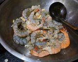 Foto langkah ke 2 dari resep Udang Saus Tiram.