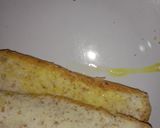 รูปขั้นตอนการทำที่ 3 ของ ขนมปังโรลไส้กรอกทอด (Deep-fried Sausage Bread Rolls)