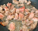 A picture of step 4 of Green pepper, bamboo-shoot and pork stir-fry.