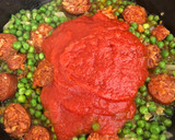 Foto del paso 6 de la receta: Huevos con chorizo y guisantes