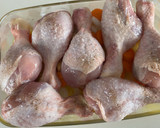 Foto del paso 3 de la receta: Muslos de pollo al horno