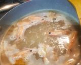 A picture of step 3 of Tom Yum Kung (Thai Hot and Sour Shrimp Soup).