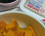 Foto langkah ke 1 dari resep Kabocha Miso Soup.