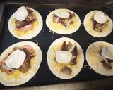 Foto del paso 2 de la receta: Mini Pizzas sin Salsa 😁