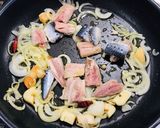Foto del passaggio 3 della ricetta Pasta d'estate con pomodorini e sardine