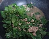 รูปขั้นตอนการทำที่ 5 ของ สปาเก็ตตี้ผัดหมูสับตำลึง