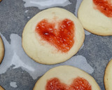 Foto del paso 3 de la receta: Galletas corazón de mermelada ❤️Heart shaped thumbprint cookies by Irum Zaidi from U. K. 🇬🇧