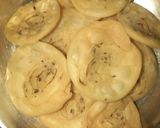 પૂરી (Poori Recipe in Gujarati) રેસીપી સ્ટેપ3ફોટો