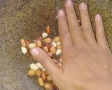 Foto langkah ke 2 dari resep Kacang bawang enak gurih.