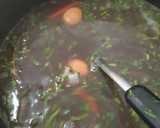 Foto del paso 2 de la receta: Sopa negra con huevo duro