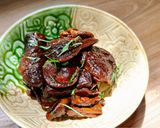 Hình bước làm 3 của món Nấm tràm khô kho lá sả