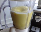 Foto del passaggio 4 della ricetta Smoothie al mango, pesca, zenzero e curcuma