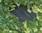 Une image de l'étape 2 de Quiche aux épinards.