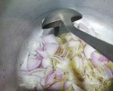 A picture of step 1 of Onion Tomato pulao.