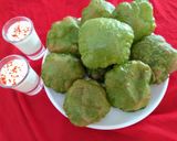 A picture of step 4 of Palak Puri.