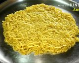 A picture of step 2 of Maggi pizza.
