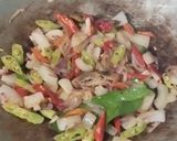 Foto langkah ke 2 dari resep Jangan Ndeso Lombok (Sayur Tempe dan Cabai).