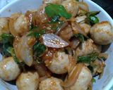 รูปขั้นตอนการทำที่ 4 ของ ผัดเผ็ดกะเพราลูกชิ้นไก่