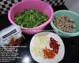 Foto langkah ke 1 dari resep Kangkung Sapi Lada Hitam (dengan Pronas saus lada hitam).