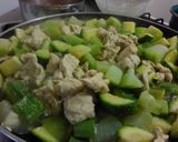 Foto del paso 1 de la receta: Pollo con calabacitas y chayotes