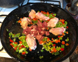 Foto del paso 3 de la receta: Paella de pollo y cerdo para tres