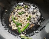 A picture of step 2 of Kulith kadhan(soup).