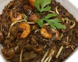 Gambar langkah 6 resipi Koeyteow Goreng Basah Sempoi.