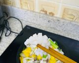 Hình bước làm 2 của món Mực Lá Nha Trang xào dứa